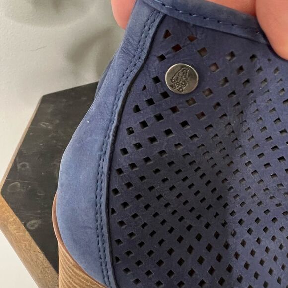 Hush Puppies Shoes - Picture 3 of 6